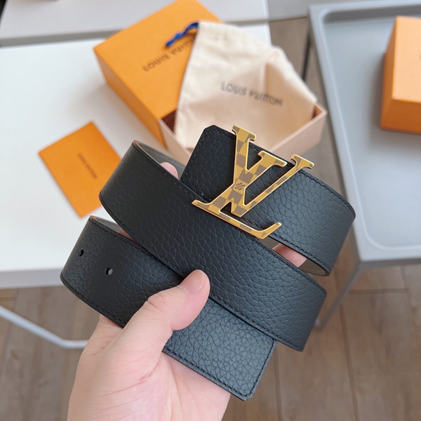 ルイヴィトンベルト正面デザイン